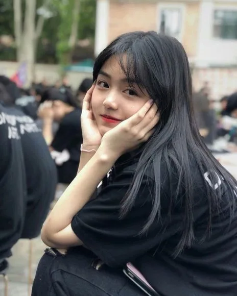 anh nu sinh thu hut trieu like facebook