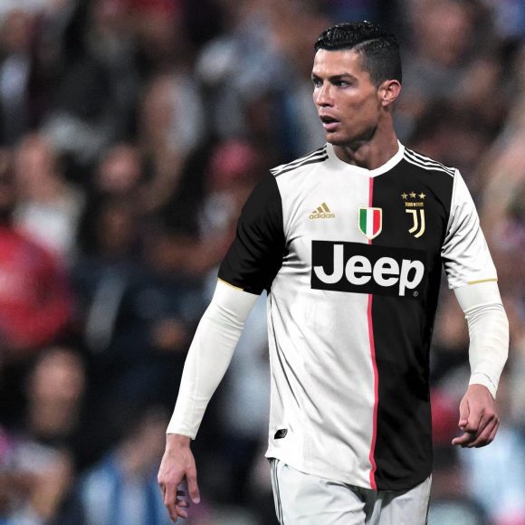 anh Ronaldo va ao thi dau mua giai 2019 2020