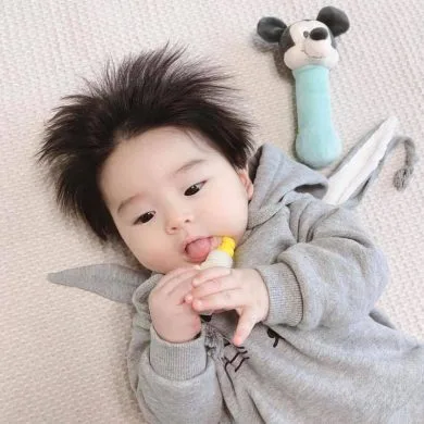 cau be han quoc de thuong voi mai toc thang dung dung