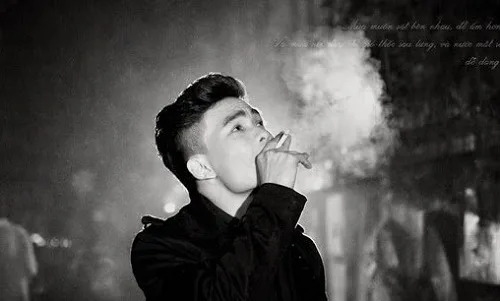 anh con trai buon hut thuoc