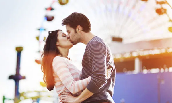 hình ảnh hôn nhau đắm đuối