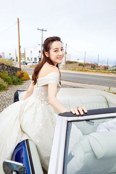 mẫu váy cưới và cô dâu xinh đẹp của Địch Lệ Nhiệt Ba