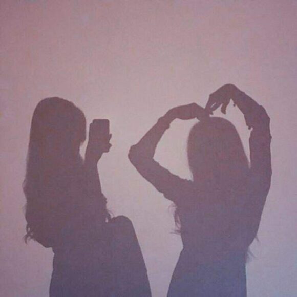 ảnh đại diện bff cái bóng của đôi bạn thân nữ