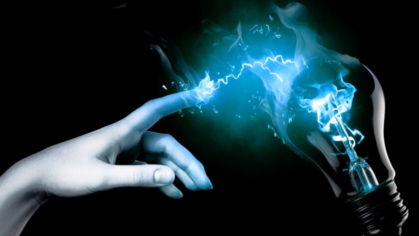 ảnh nền công nghệ về bàn tay và bóng đèn