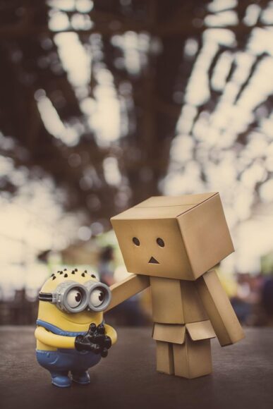 ảnh người gỗ chơi cùng với minion