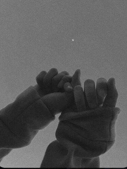 Avatar cặp đen về đôi bàn tay