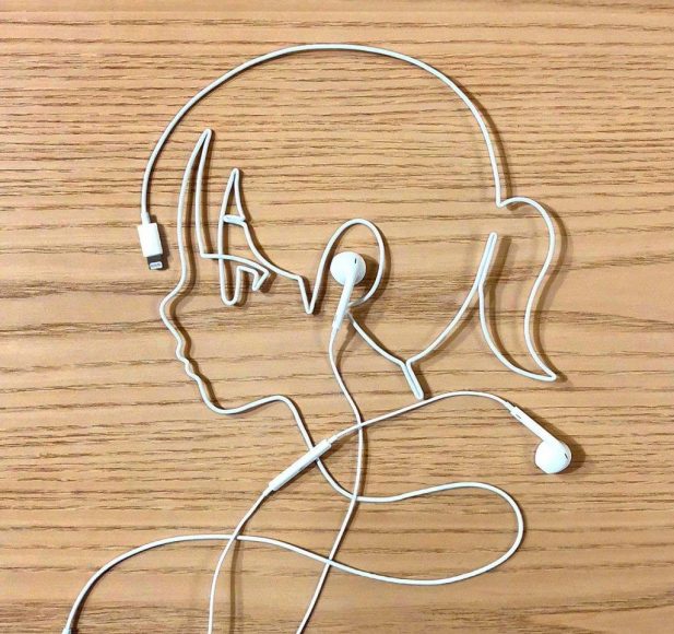 avatar facebook độc cho nữ bằng dây tai nghe