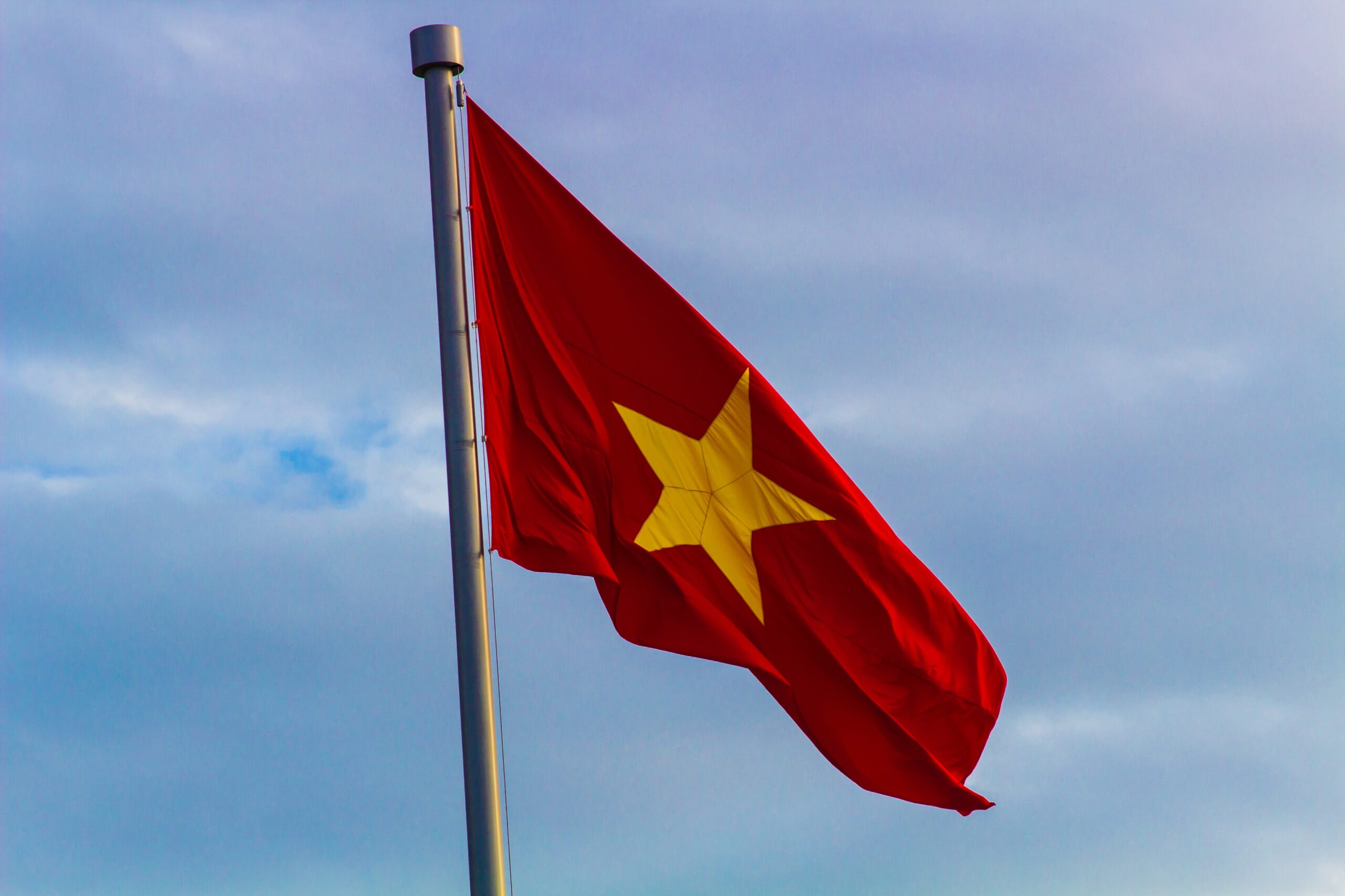 Hình vẽ, lá cờ Việt Nam: \