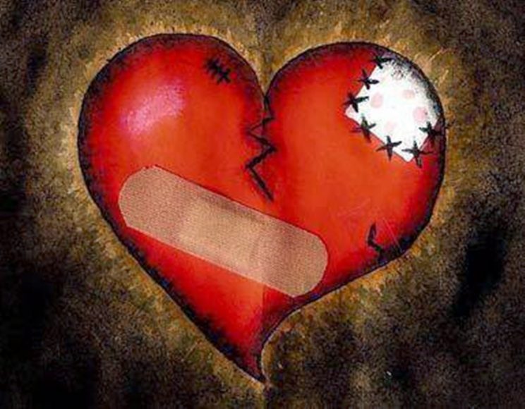 hình ảnh trái tim buồn chắp vá