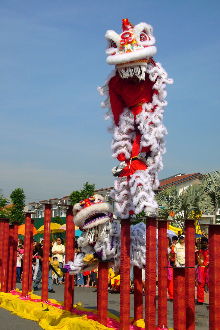 Hình ảnh múa lân sinh động đặc sắc của lễ hội cổ truyền