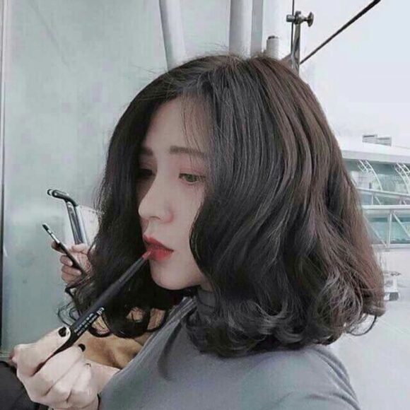 hình ảnh tóc ngắn uốn xoắn đuôi
