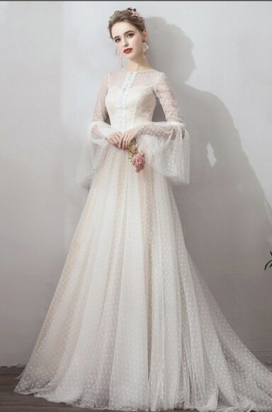 hình ảnh váy cưới cổ điển thanh lịch