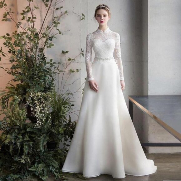 hình ảnh váy cưới ren cổ điển