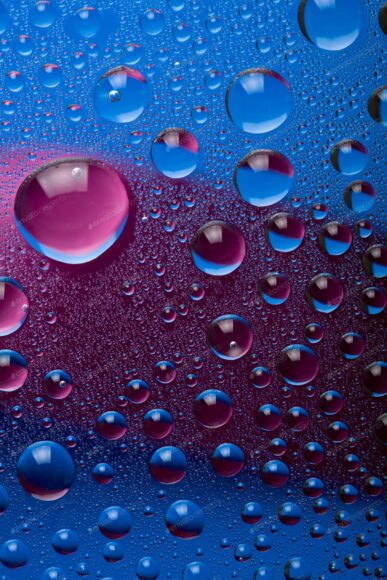 ảnh giọt nước trên tấm kính nhiều màu