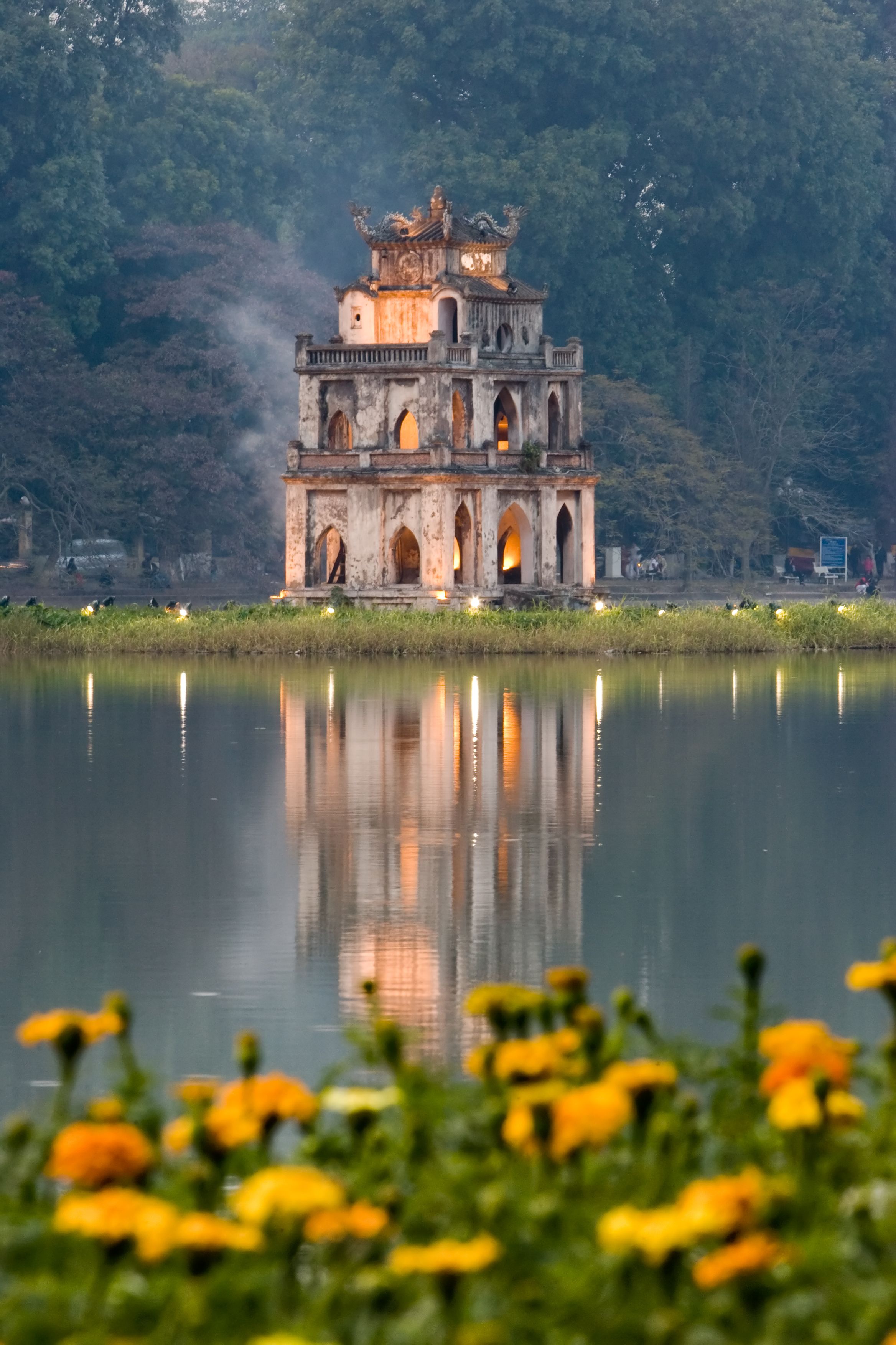 Hình ảnh Hồ Gươm đẹp mang ý nghĩa lịch sử sâu sắc Việt Nam