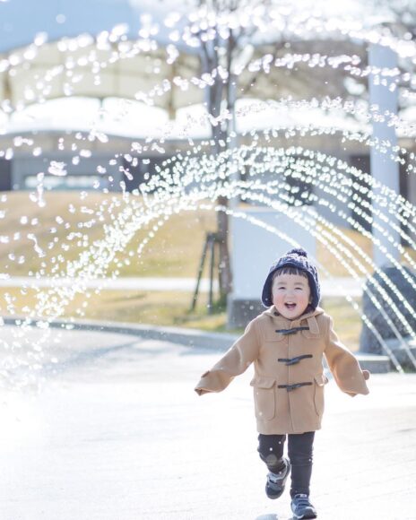 Hình ảnh trẻ con đáng yêu nô đùa