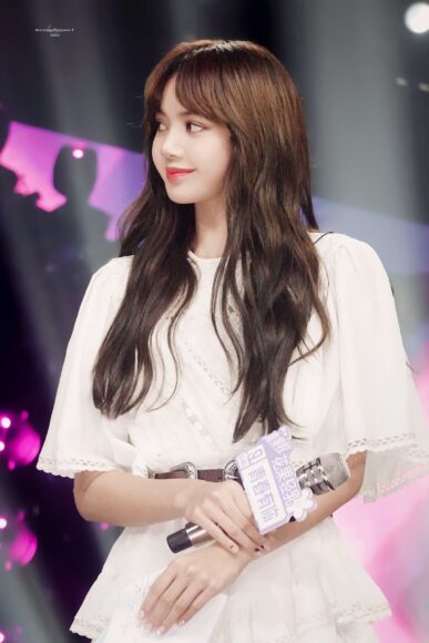 hình ảnh Lisa Black Pink cười cute dễ thương