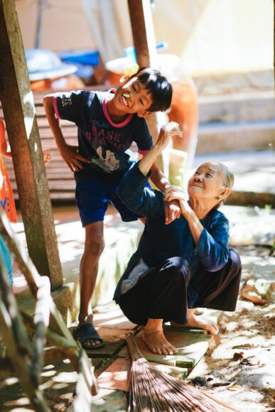 hình ảnh trẻ em miền tây hồn nhiên