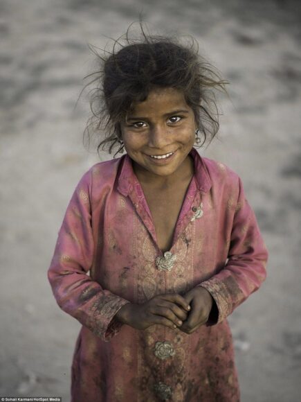 hình ảnh trẻ em nghèo hồn nhiên nhất