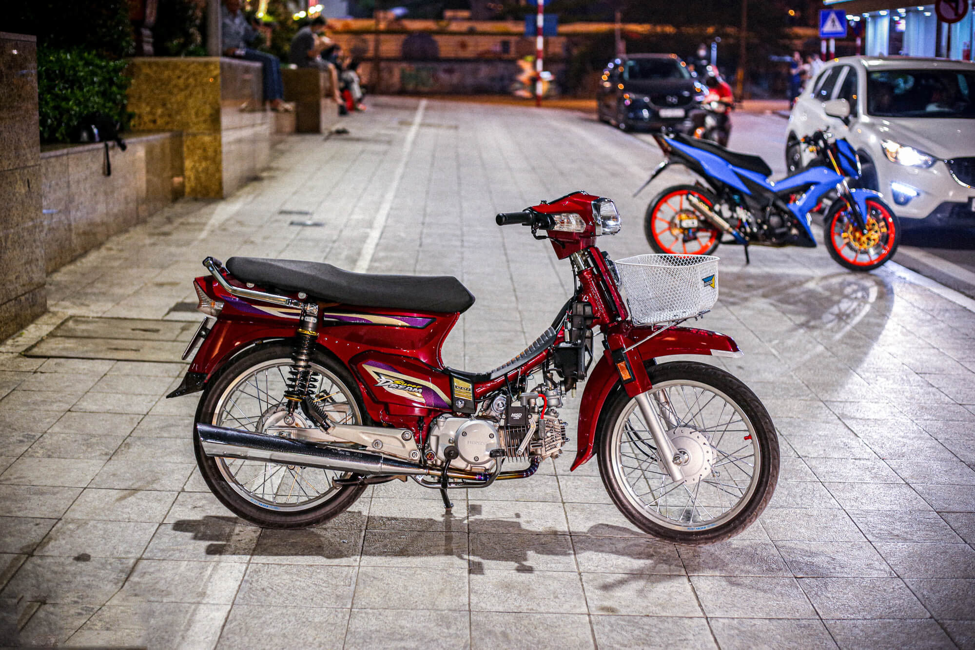 Honda Dream tứ quý độ cực khủng của dân chơi Việt  CHAYXEVN
