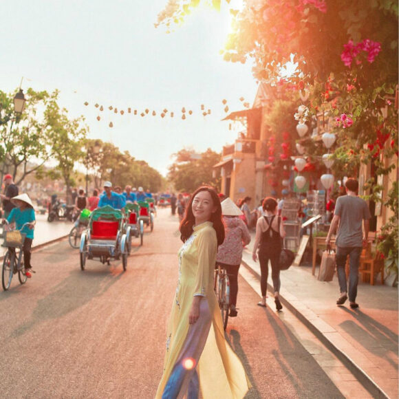 Hình ảnh đường phố Hội An ven sông Thu Bồn