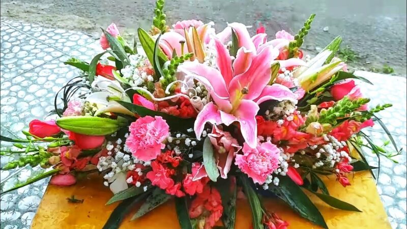 Mẫu hoa để bàn cô dâu đẹp