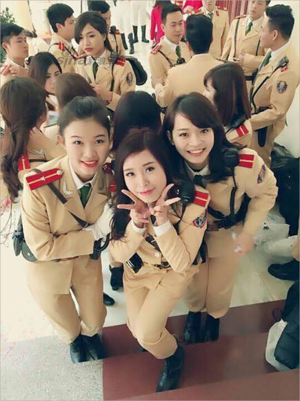 hình ảnh những nữ cảnh sát giao thông xinh đẹp đáng yêu