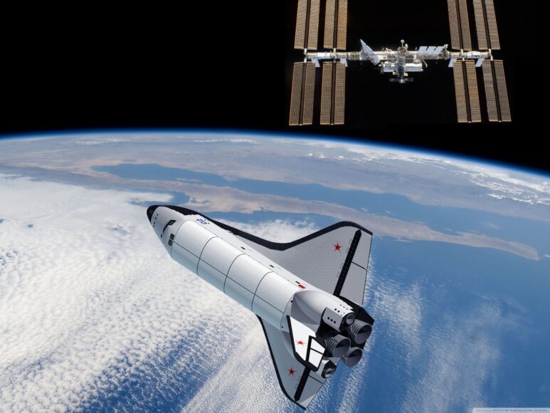 hình ảnh tàu con thoi đi vào vũ trụ