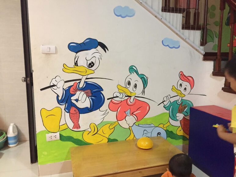 tranh tường mầm non vịt donal