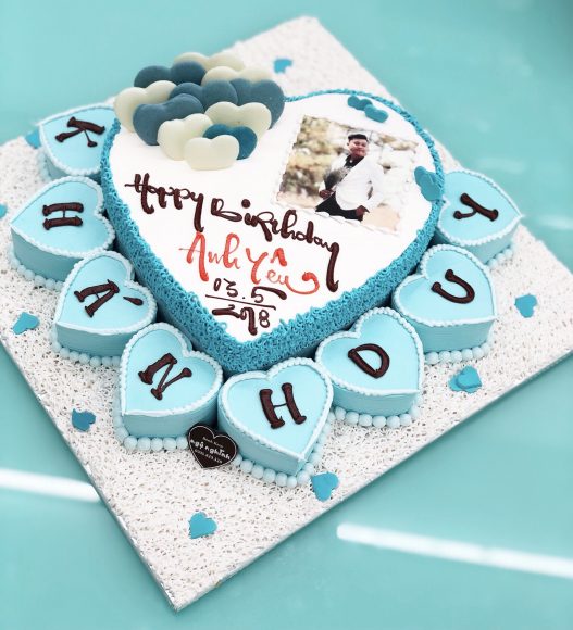 bánh sinh nhật hình trái tim màu xanh dương