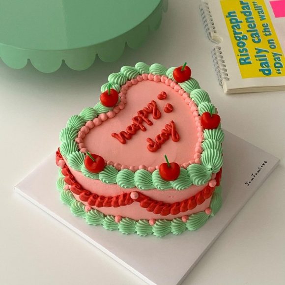 bánh sinh nhật hình trái tim phong cách hàn quốc