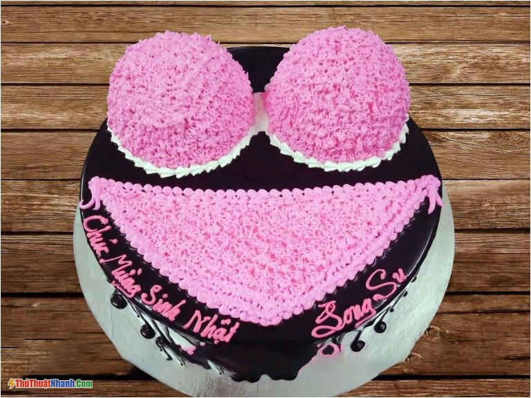 hình ảnh bánh sinh nhật bộ đồ lót màu hồng troll bựa