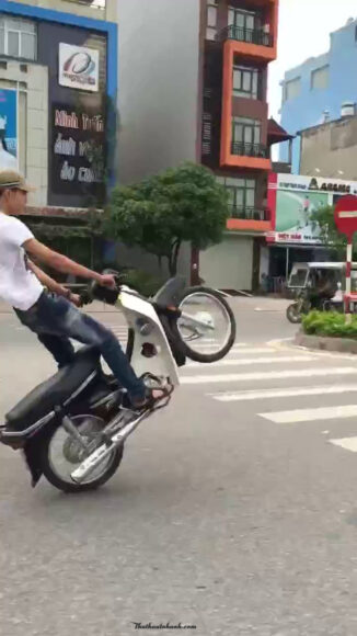 Hình ảnh dân tổ bốc đầu