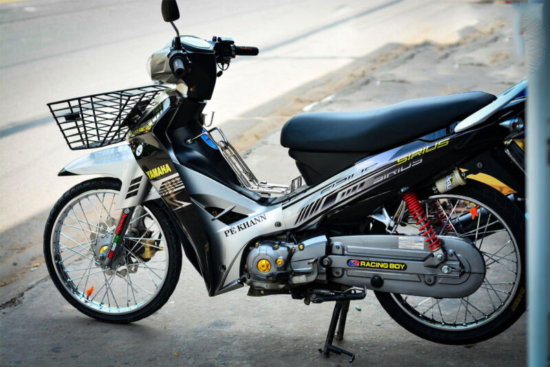 Hình ảnh xe Sirius độ kiểng tem trắng đen