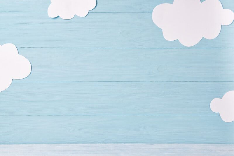background dễ thương nền gỗ xanh và mây trắng cho mầm non