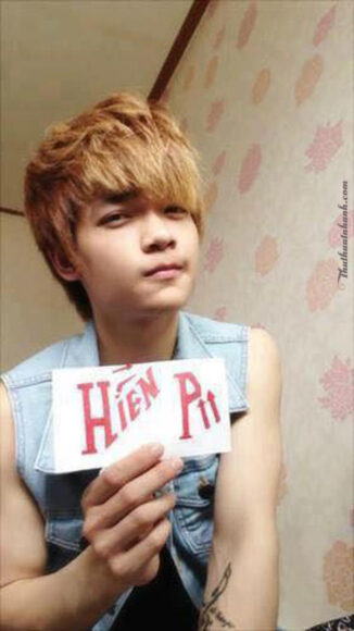 Hình ảnh trẻ trâu tóc vàng