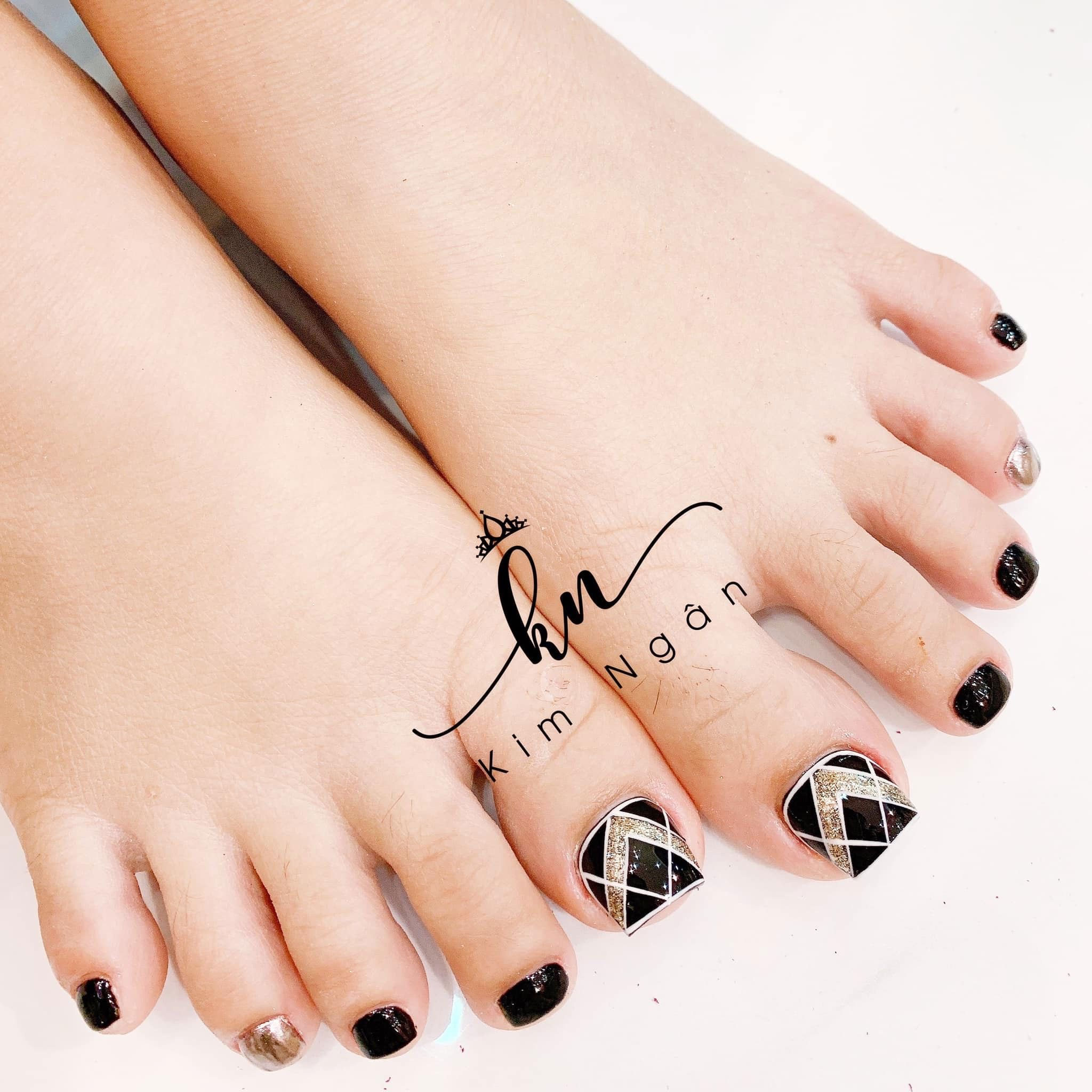 Top 100 những mẫu nail chân kẻ đẹp được yêu thích nhất