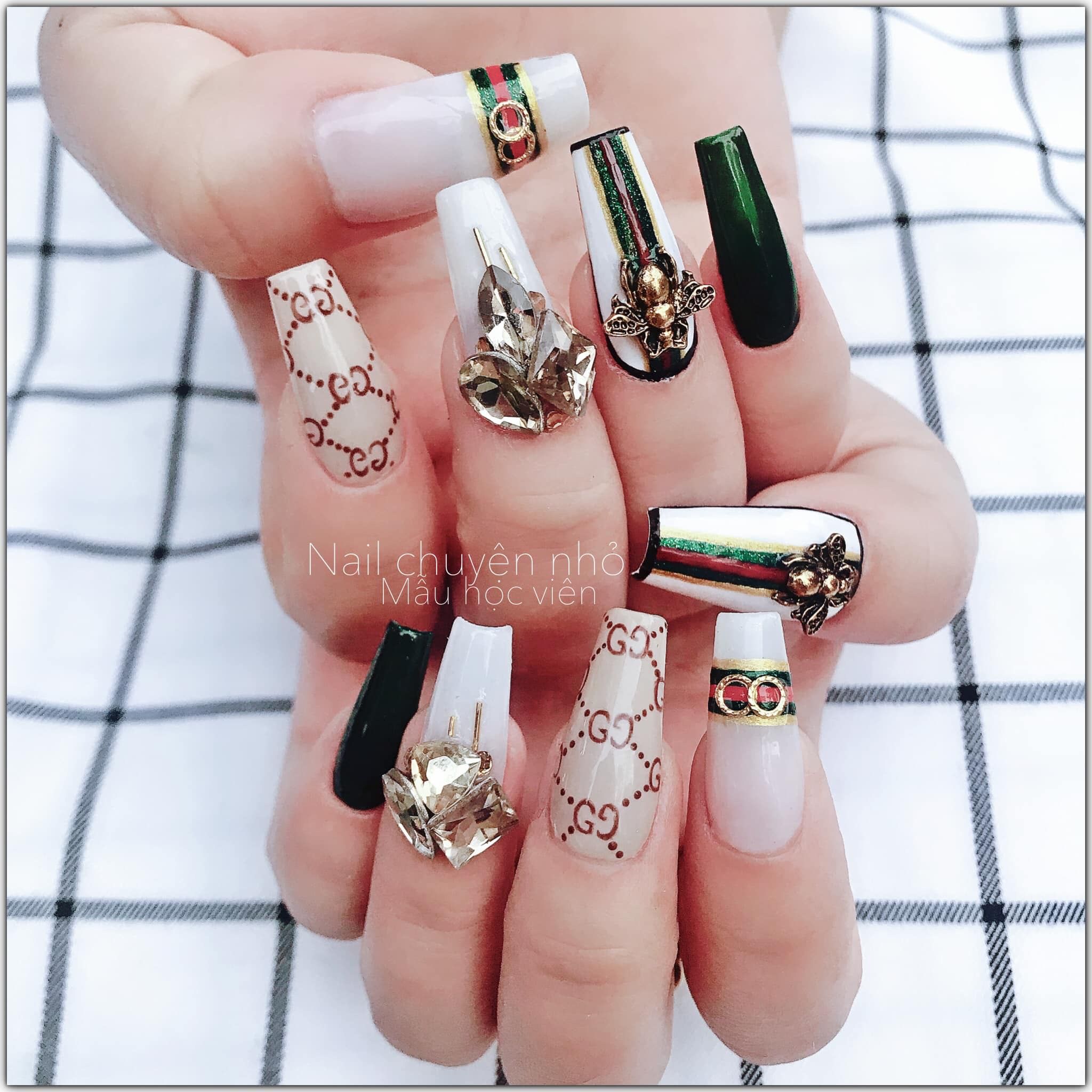 100 Nail Gucci mẫu nail từ thương hiệu Gucci khiến chị em mê mẩn Chanel nails design Gucci nails Long acrylic nails
