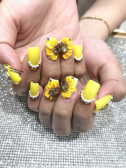 Mẫu nail hoa Hướng Dương