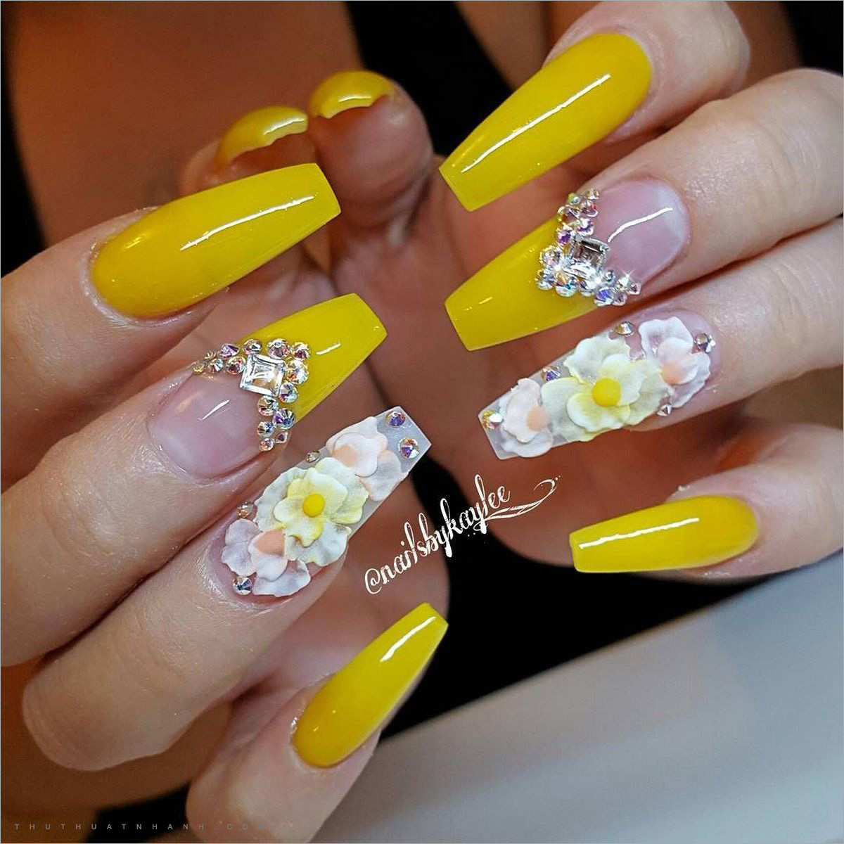 50 Mẫu nail màu vàng đẹp sang chảnh nhất cho nàng  Trường THPT Nguyễn Quán  Nho