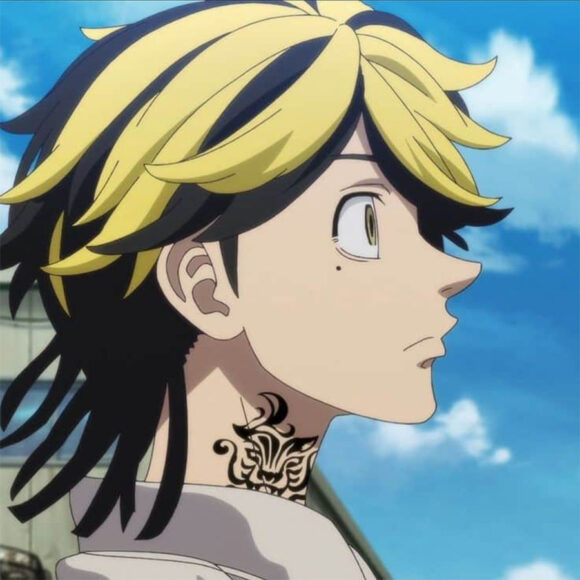 Ảnh Kazutora nghiêng người