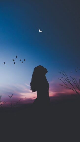 Ảnh nền buồn, cô đơn ngước nhìn trăng