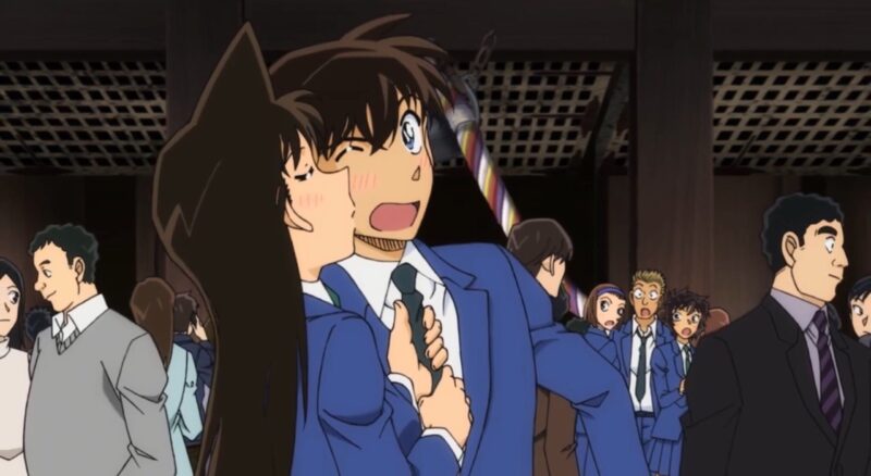 Hình Shinichi và Ran hôn nhau giữa phố