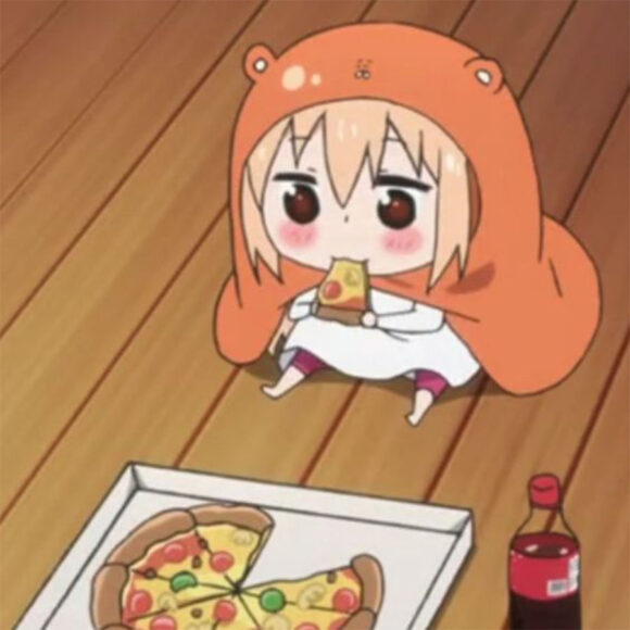 Hình ảnh Umaru ăn pizza