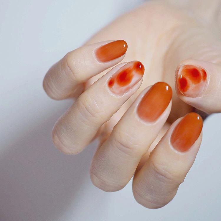 15 mẫu sơn móng tay màu cam đất siêu đẹp không nên bỏ qua