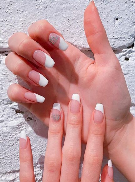 Những mẫu nail màu trắng đẹp