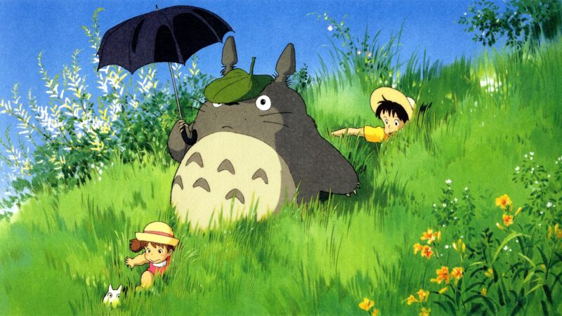Hình nền Totoro chơi cùng các bạn trong khu vườn