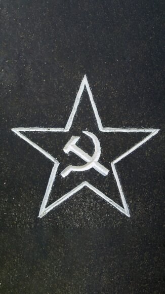 Hình nền cờ Đảng cho điện thoại nền đen trắng