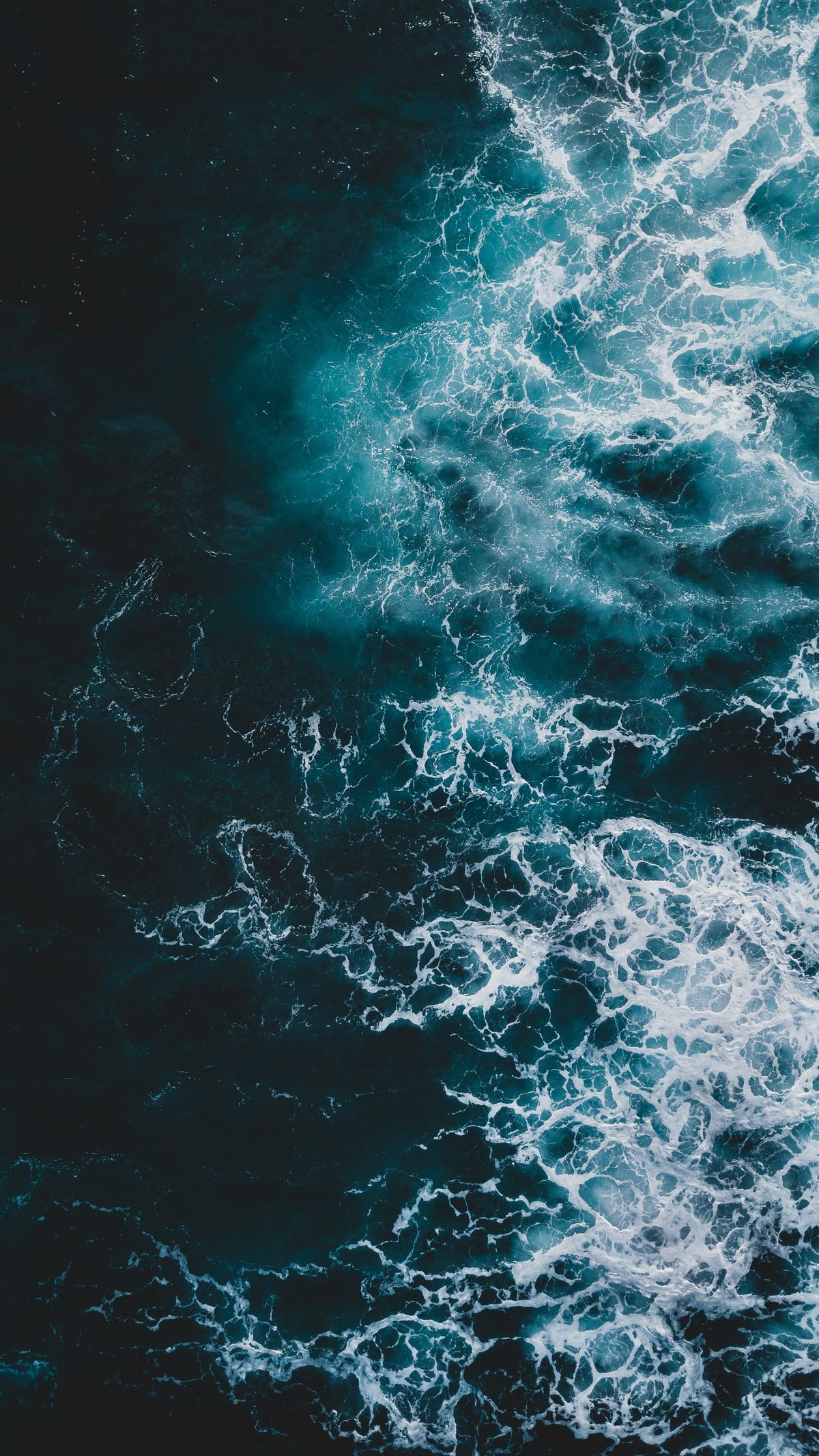 Hình nền iPhone sóng biển là điều đặc biệt có thể khiến bạn yêu thích. Được thiết kế với khả năng chụp ảnh, màu sắc, độ phân giải cực kì sống động và chân thật, những bức ảnh này sẽ mang đến cho bạn cảm giác thư thái và cuốn hút.