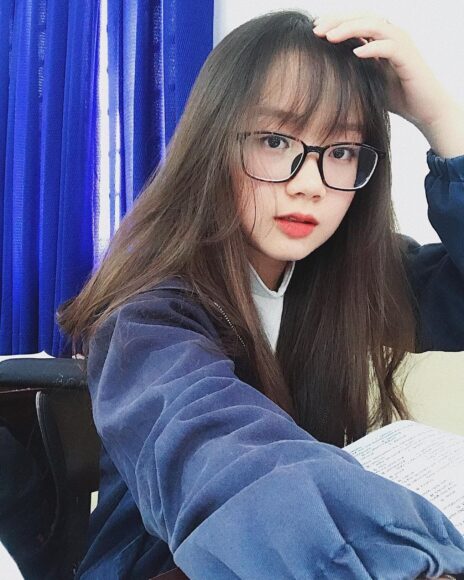 Ảnh gái xinh tóc dài đeo kính đẹp